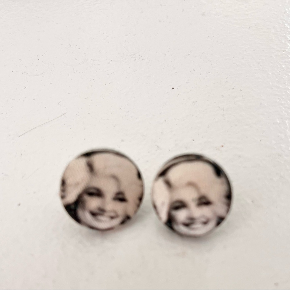 🎁FREE GIFT WITH PURCHASE Dolly Parton Earrings